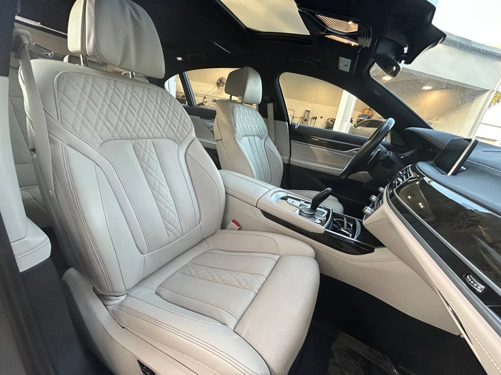 Used 2022 BMW 740i w/ M Sport Package RWD image 28