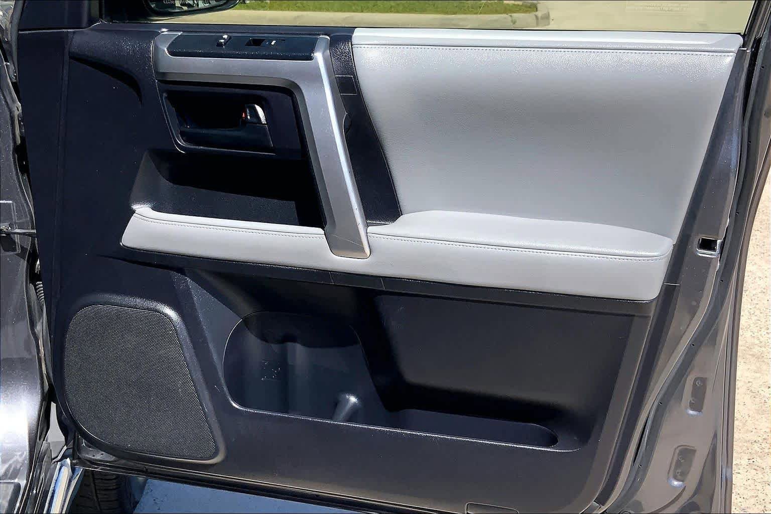 Used 2013 Toyota 4Runner SR5 w/ Convenience Pkg image 23