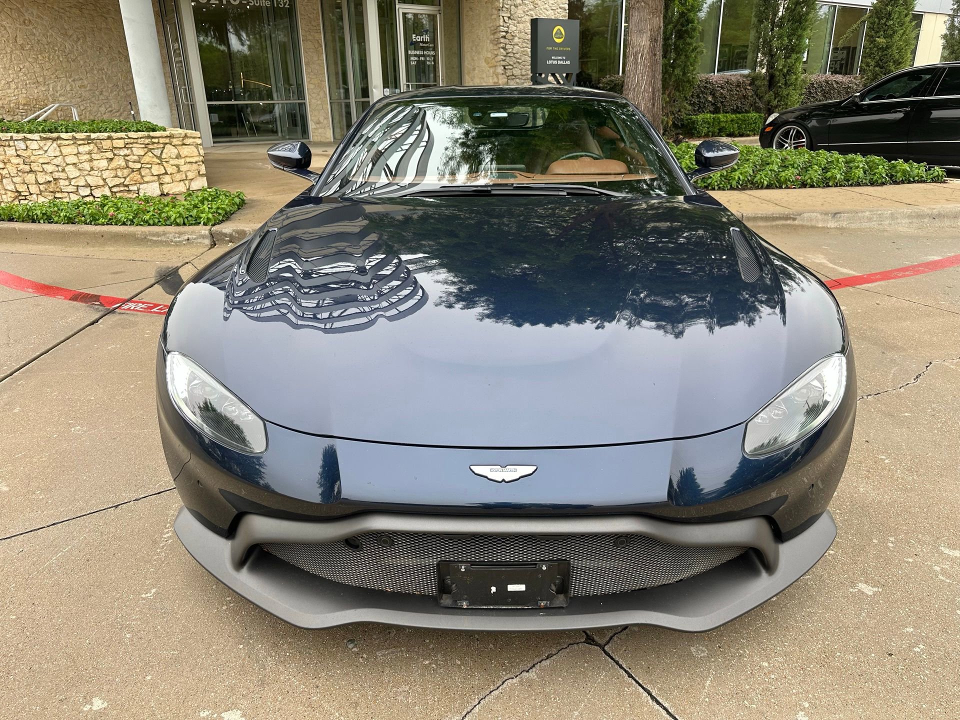 Used 2020 Aston Martin V8 Vantage Coupe RWD image 2