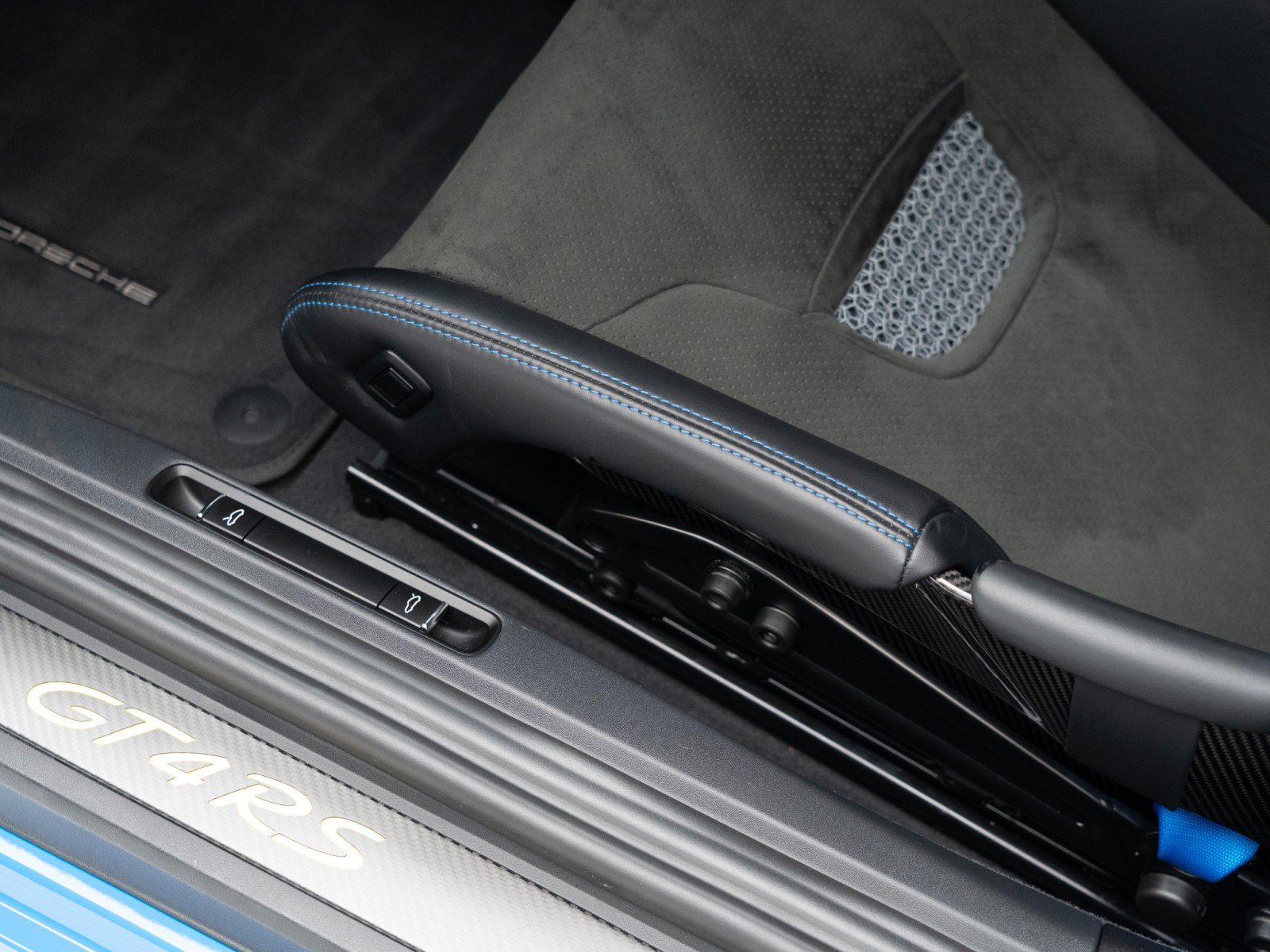 Certified 2025 Porsche 718 Cayman GT4 RS image 17