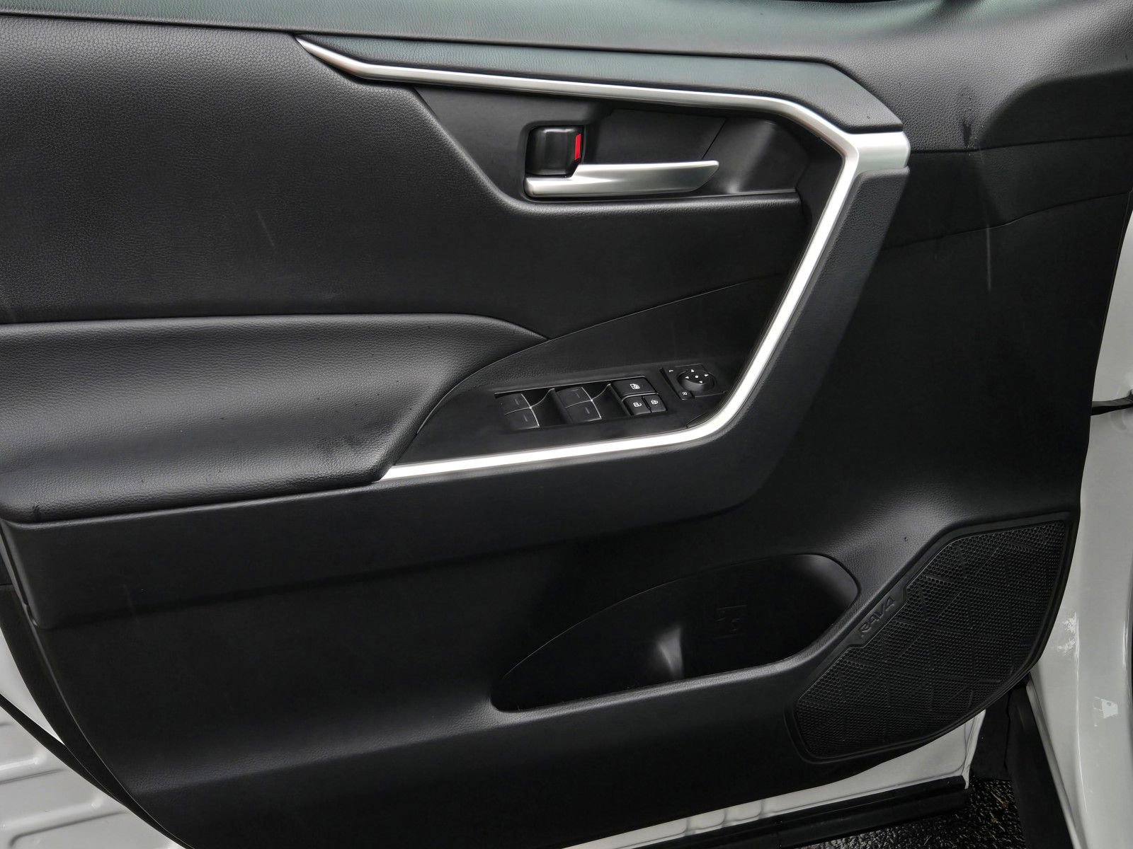 Certified 2025 Toyota RAV4 XLE w/ Convenience Package image 9