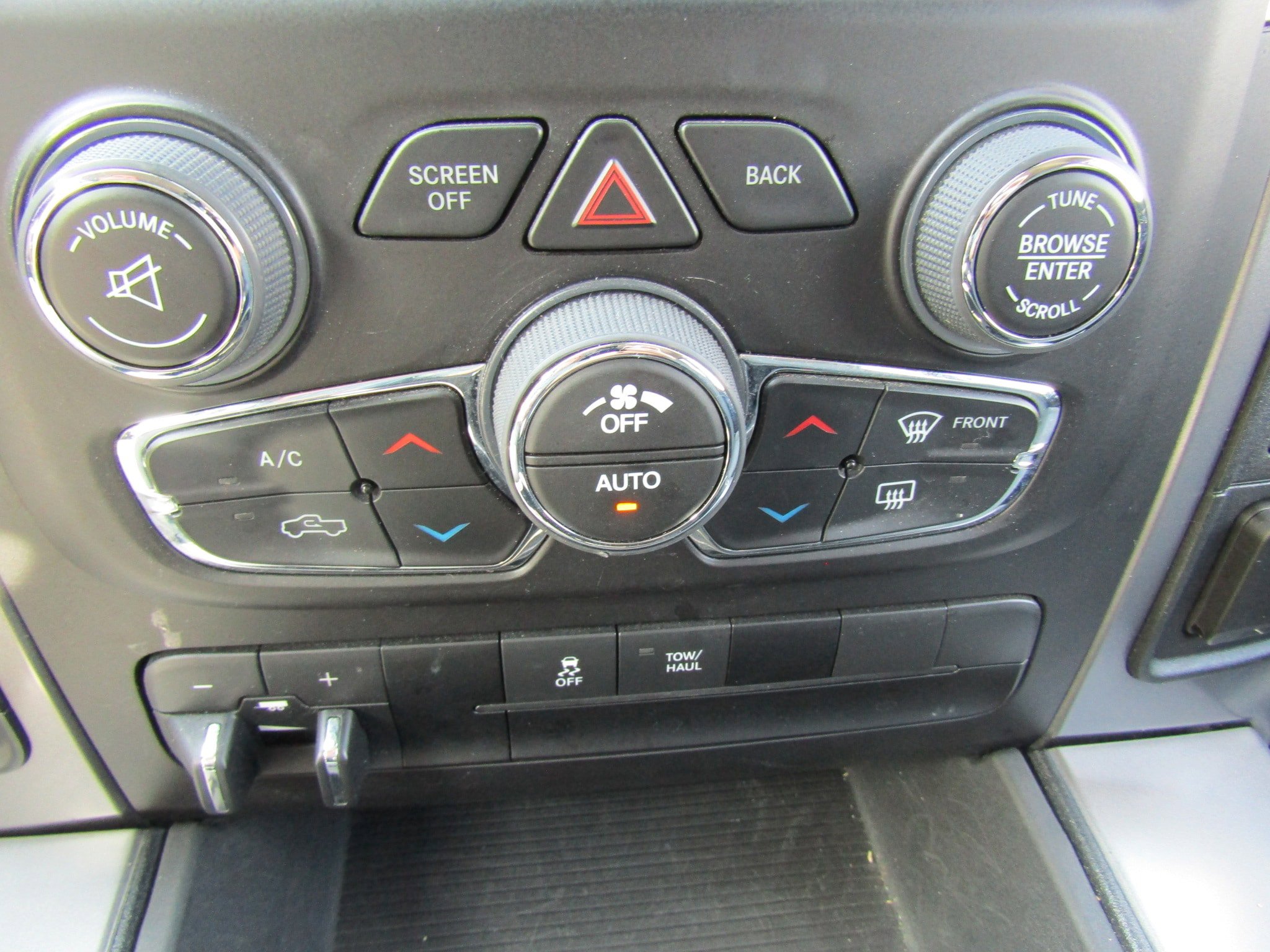 Used 2023 RAM 1500 Classic SLT w/ Trailer & Traction Group image 31