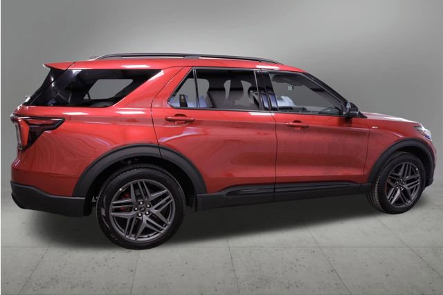 Used 2025 Ford Explorer ST-Line w/ ST-Line Street Pack AWD/4WD image 6