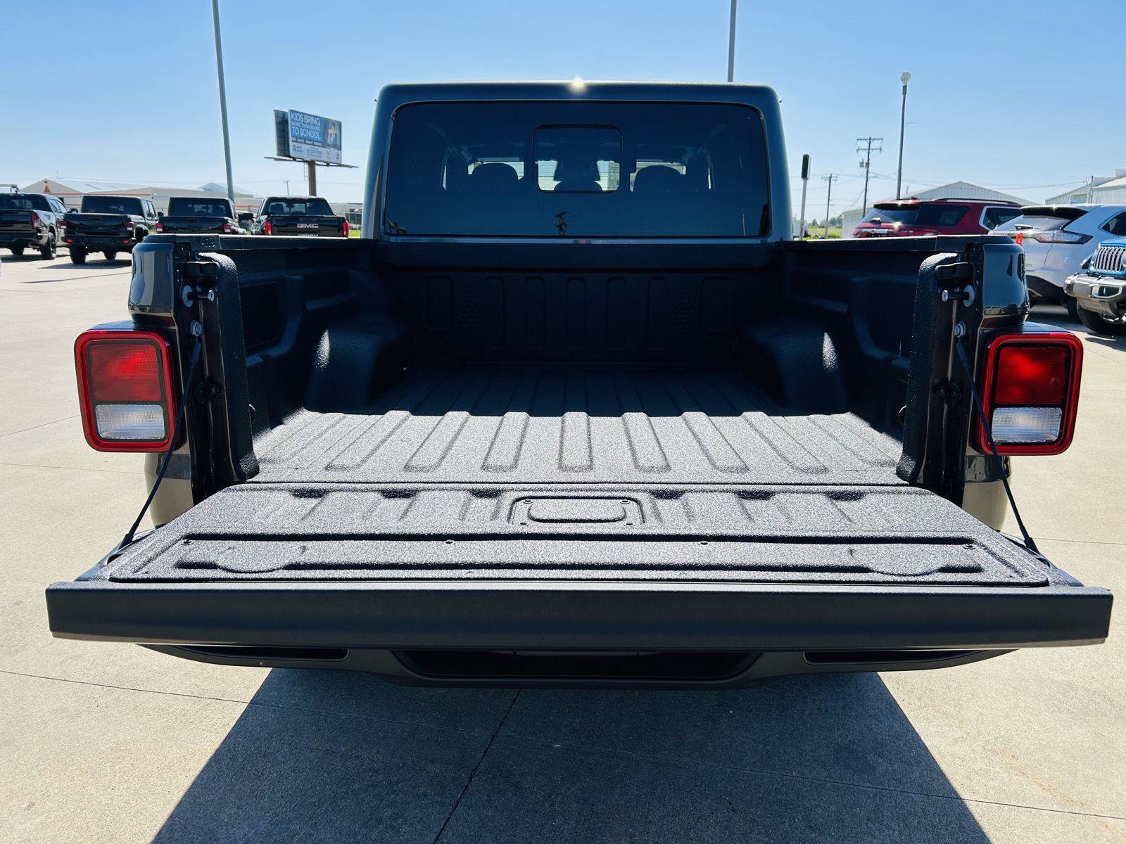 New 2026 Jeep Gladiator Sport AWD/4WD image 27