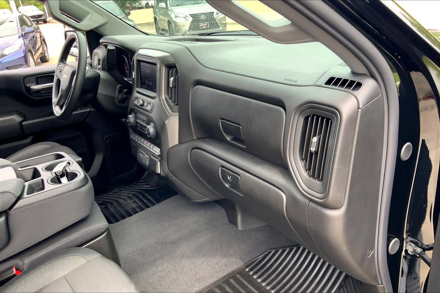 Used 2026 Chevrolet Silverado 1500 Custom w/ Turbomax Blackout Package RWD image 19