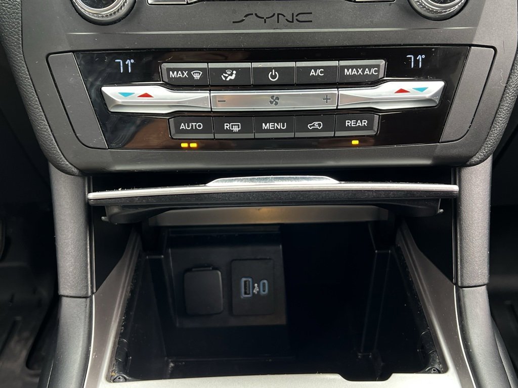 Used 2020 Ford Explorer XLT image 30