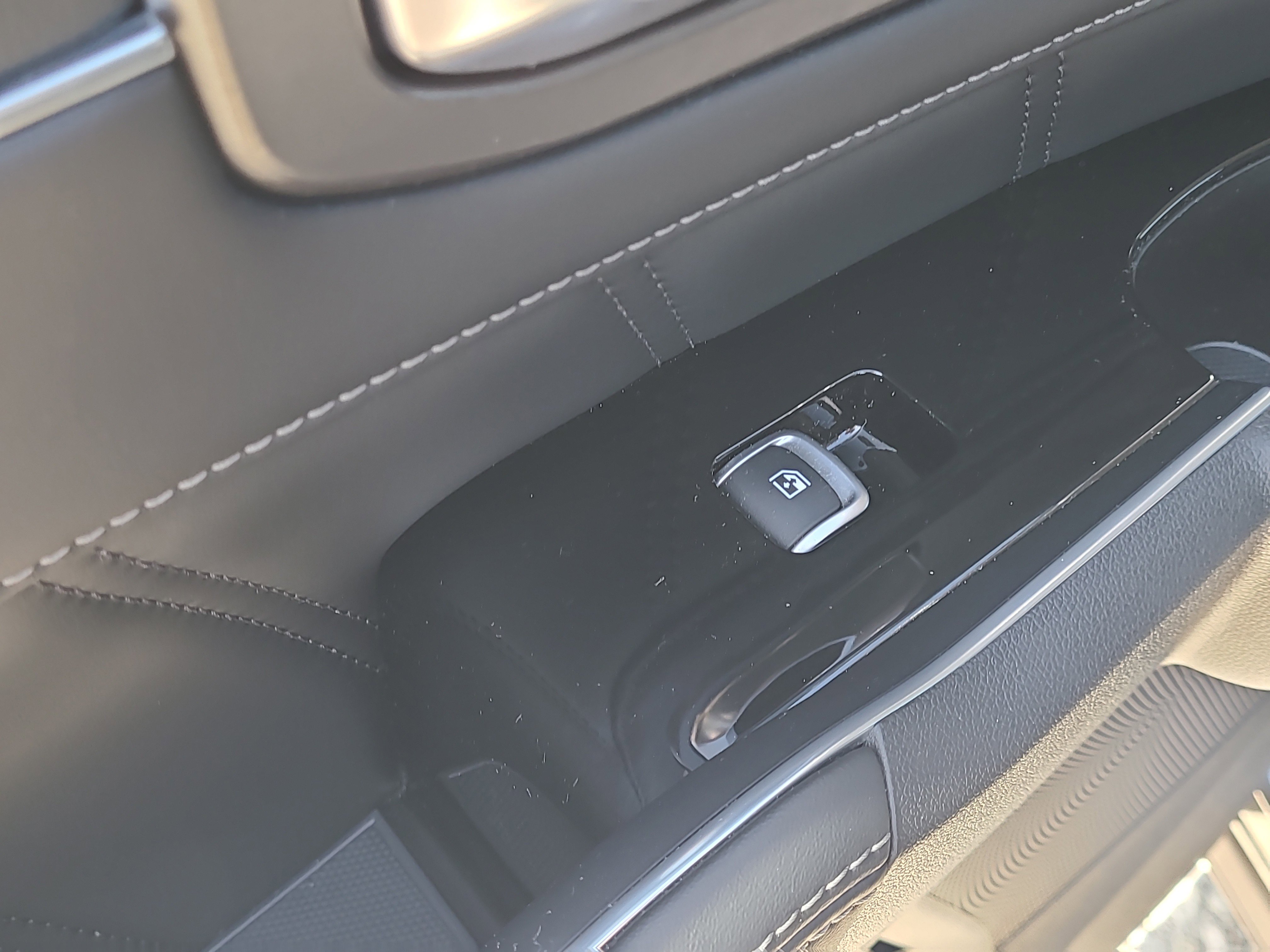 Used 2023 Kia Sorento SX image 12