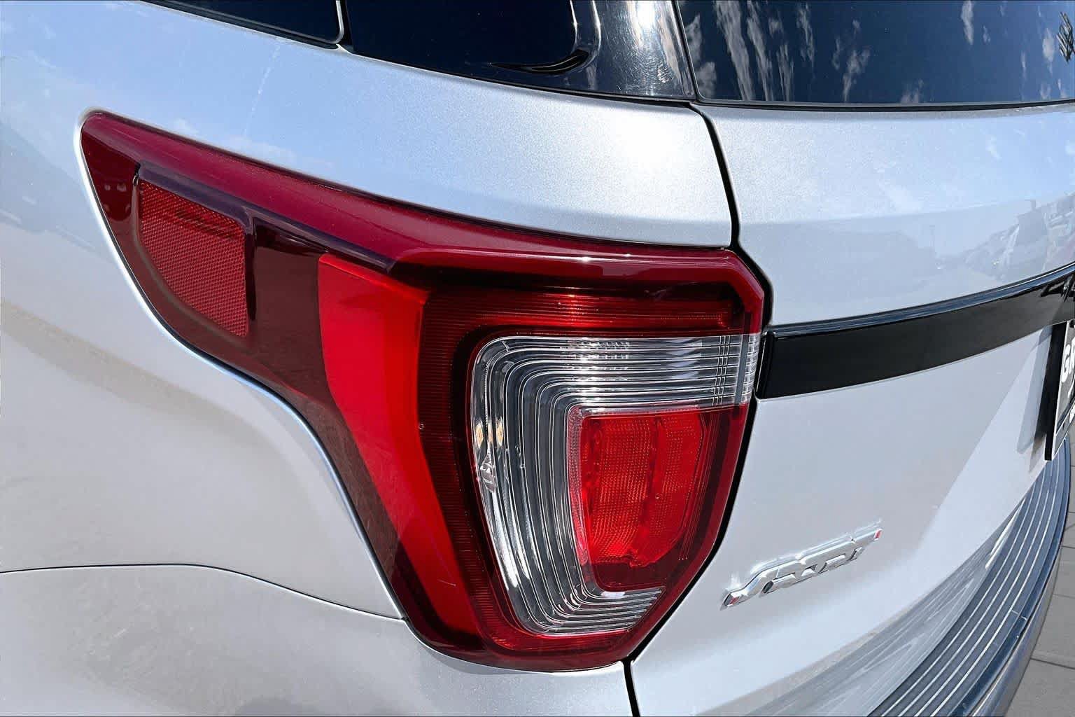 Used 2018 Ford Explorer Sport AWD/4WD image 29