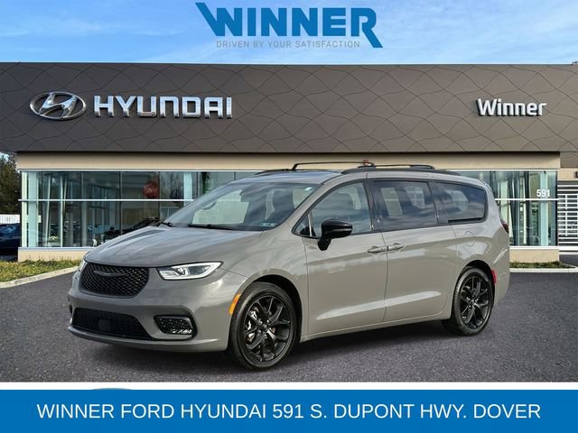 Used 2025 Chrysler Pacifica Limited image 1