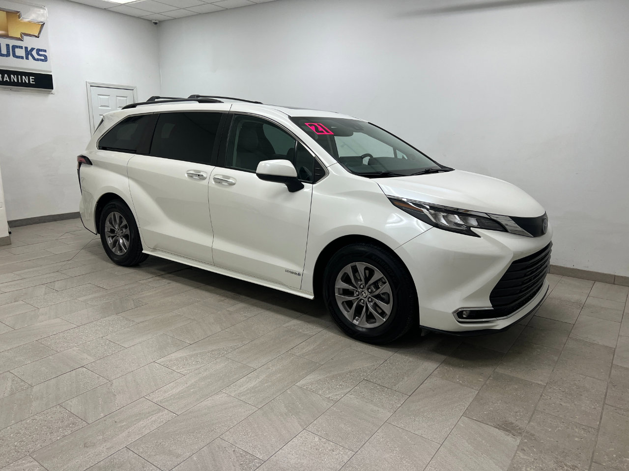 Used 2021 Toyota Sienna XLE w/ XLE Plus Package image 15