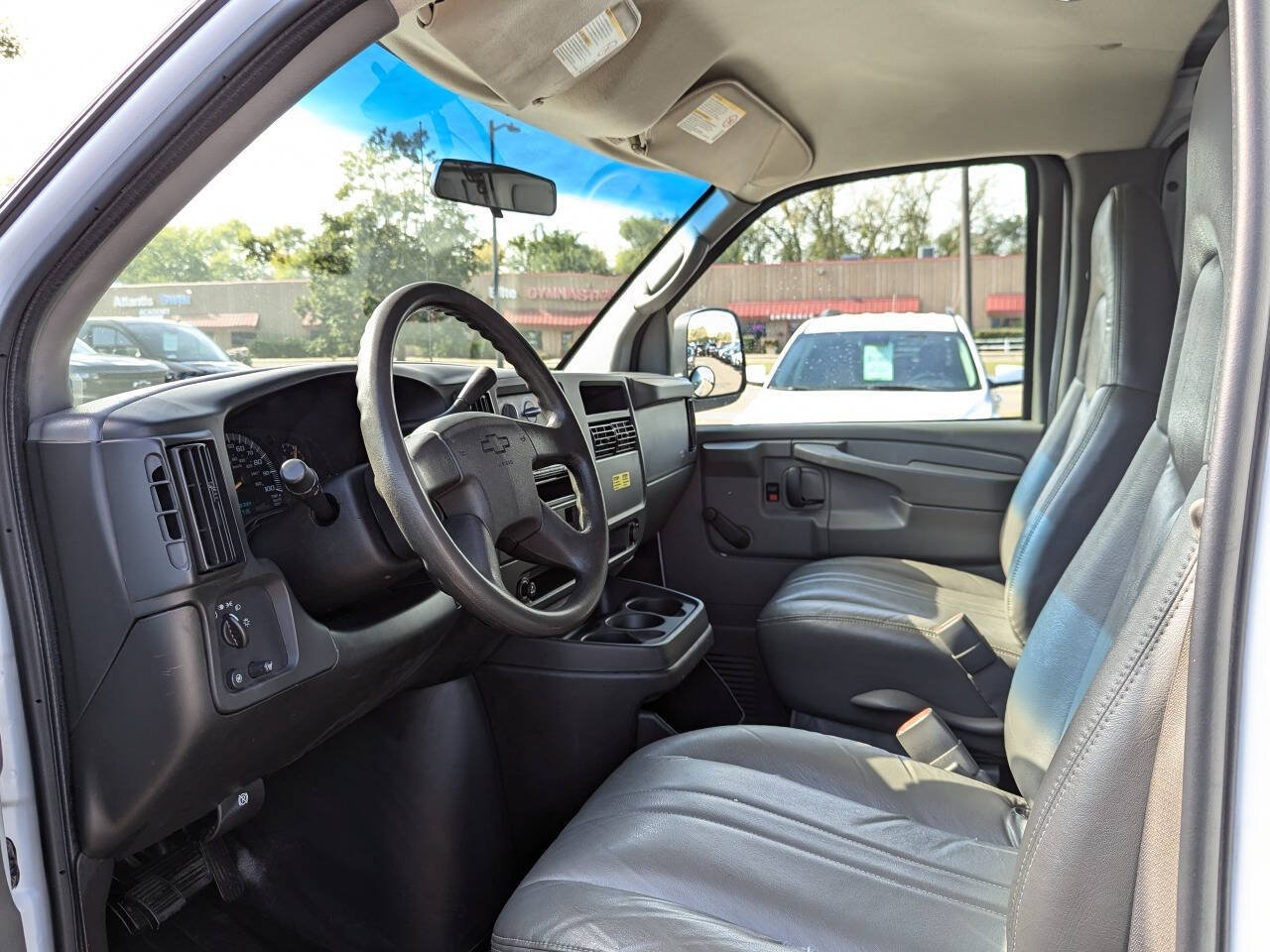 Used 2004 Chevrolet Express 1500 RWD image 13