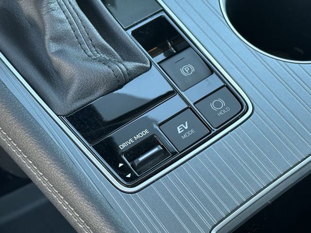 Used 2025 Toyota Sienna XLE image 24