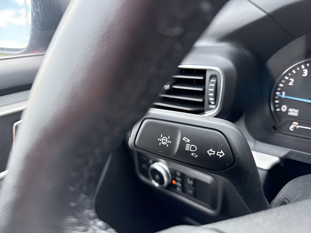 Used 2023 Ford Explorer XLT w/ Equipment Group 202A image 17