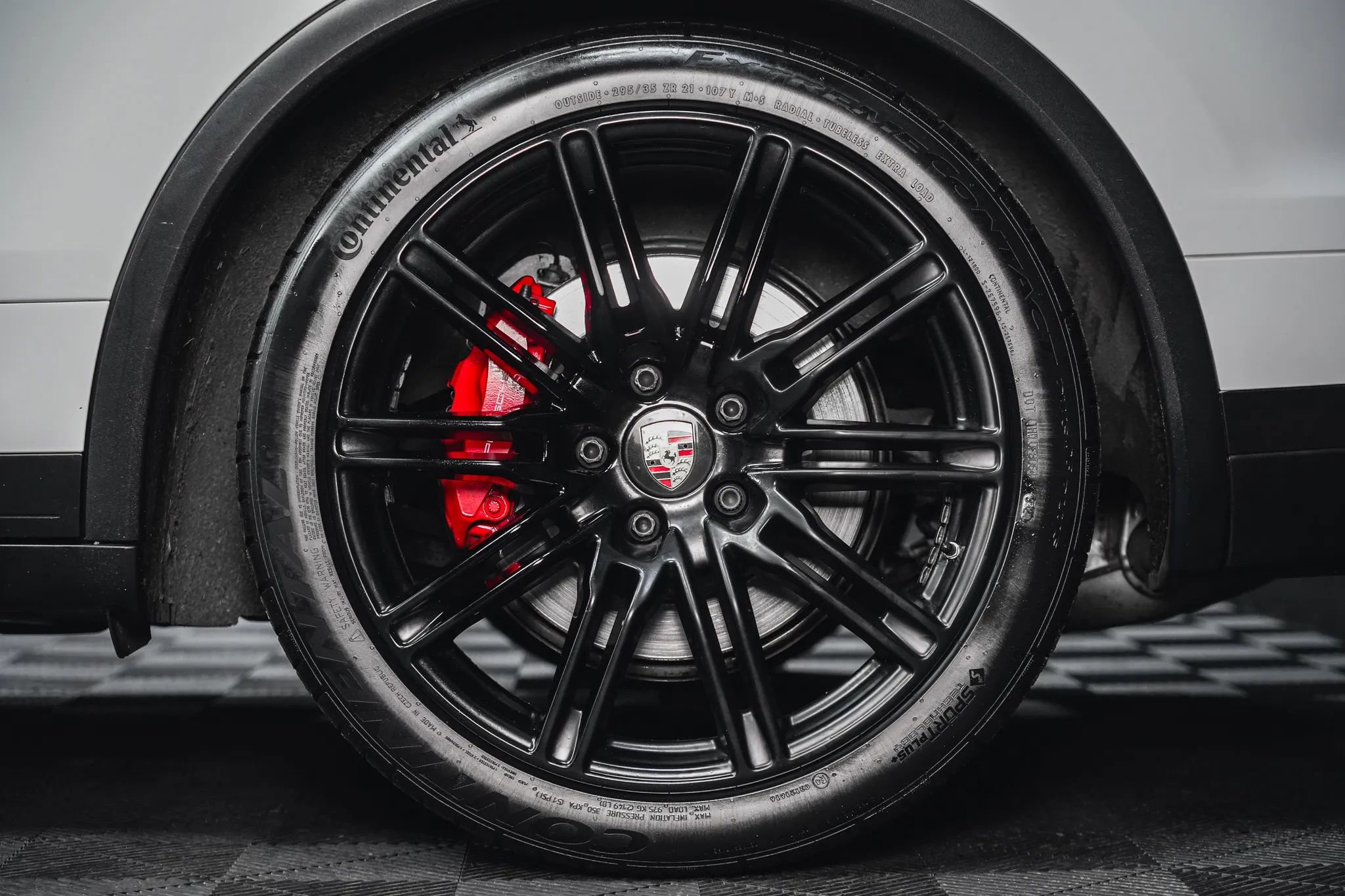 Used 2015 Porsche Cayenne Turbo image 14