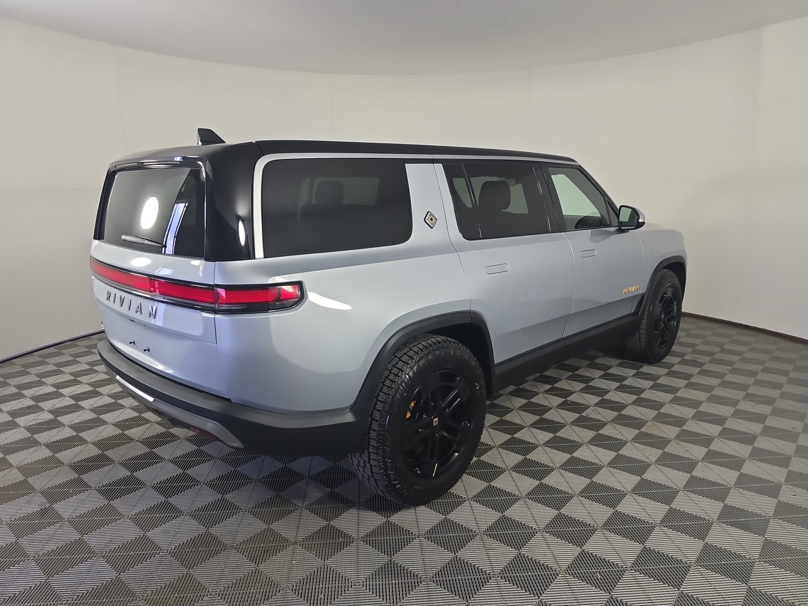 Used 2023 Rivian R1S Adventure Quad AWD/4WD image 5