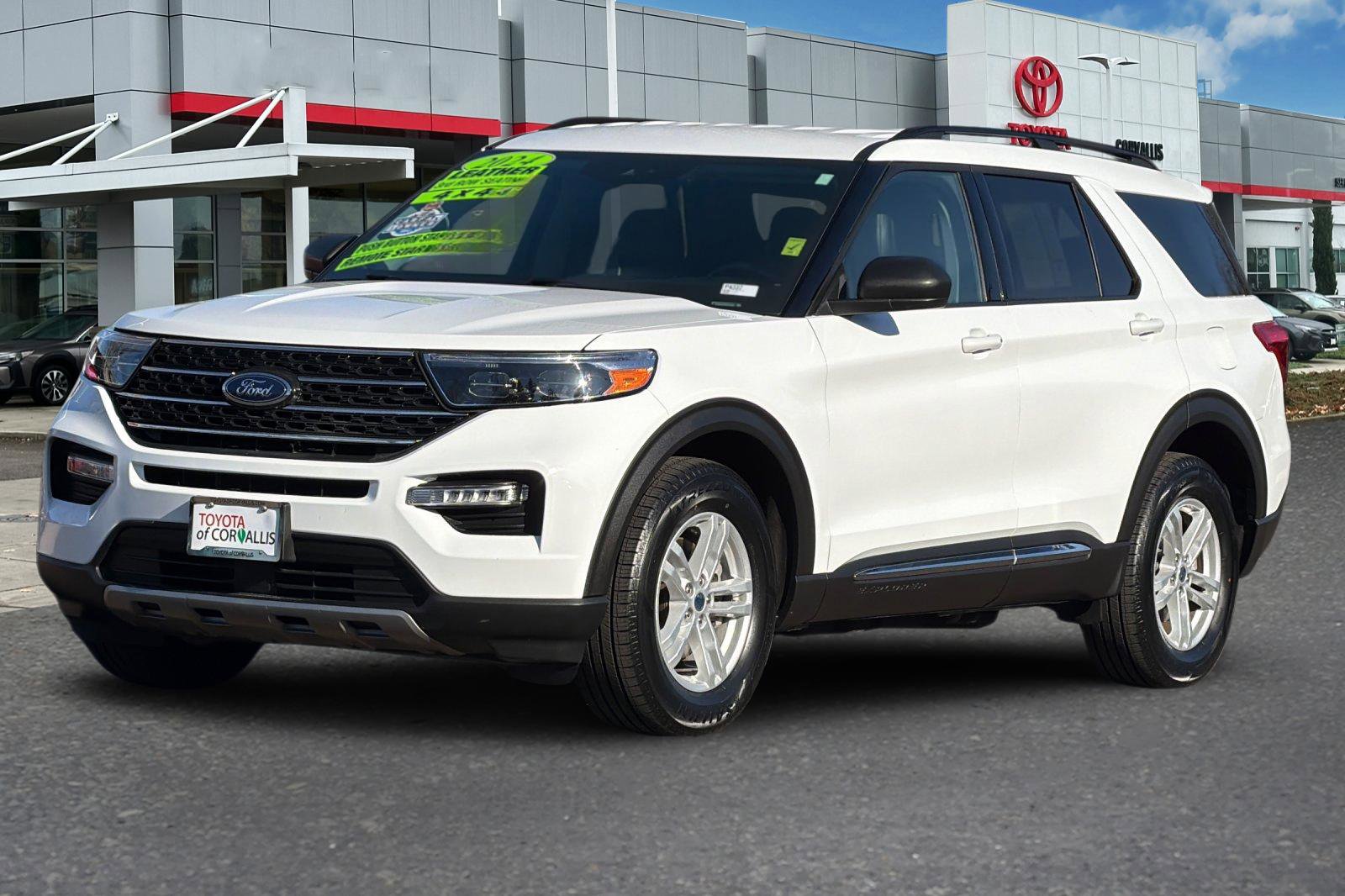 Used 2024 Ford Explorer XLT w/ Equipment Group 202A image 8