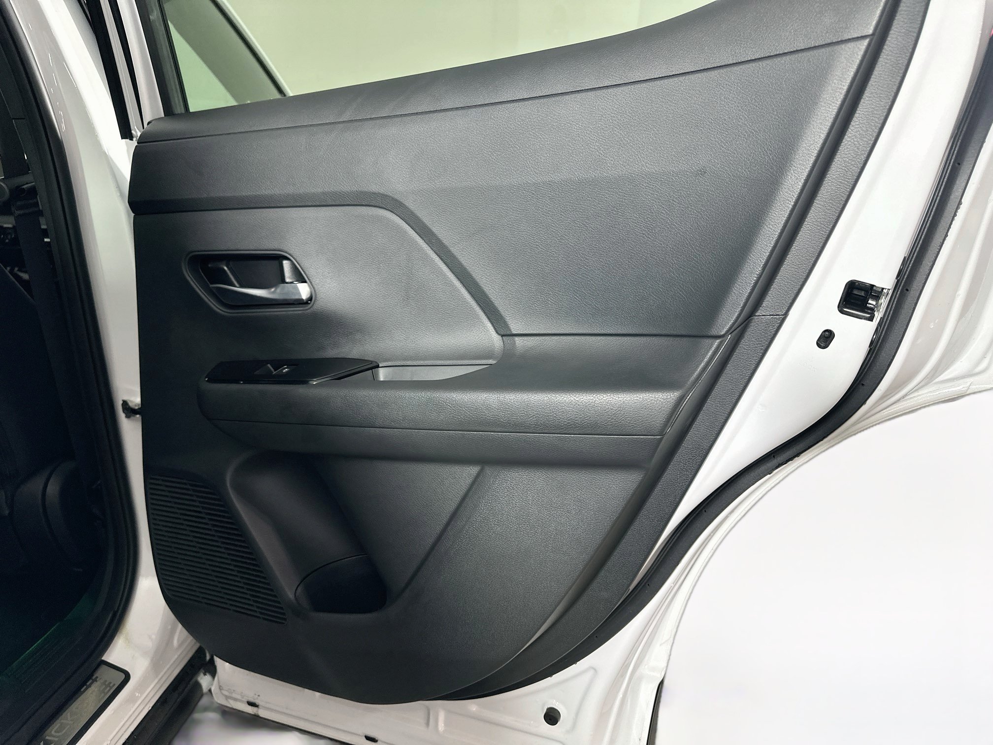 Used 2026 Nissan Kicks SR w/ Illumination Package FWD image 28