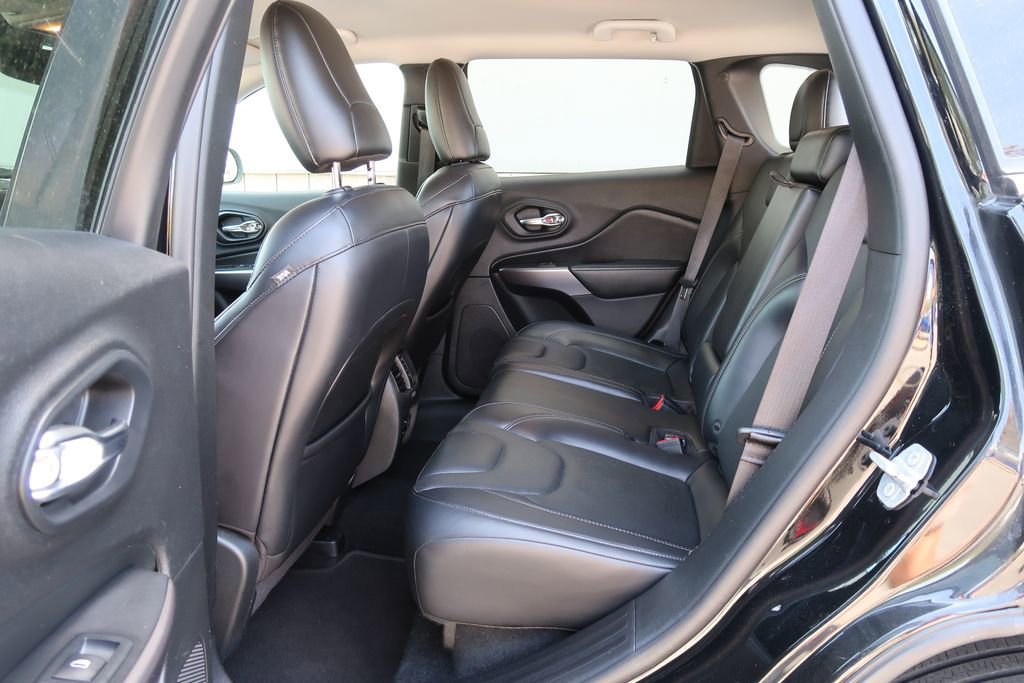 Used 2019 Jeep Cherokee Limited image 30