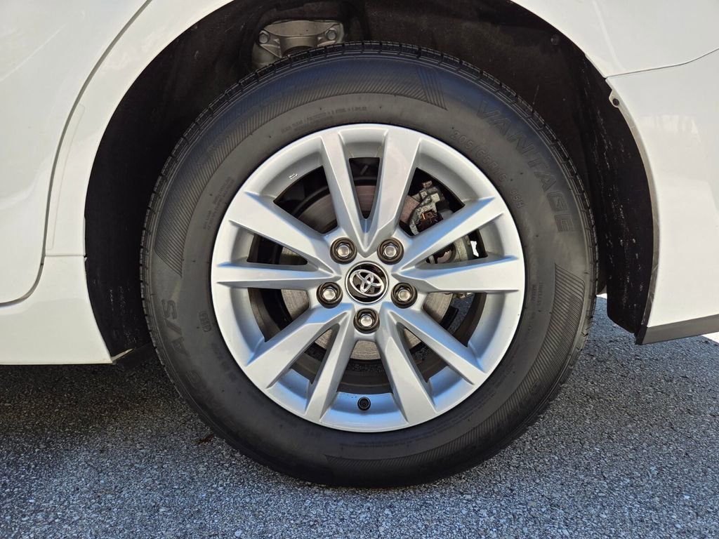 Used 2025 Toyota Camry LE FWD image 15