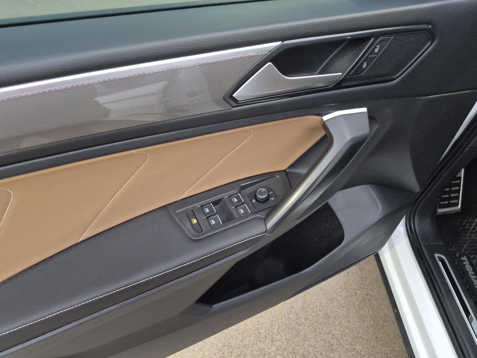 Used 2022 Volkswagen Tiguan SE R-Line FWD image 13