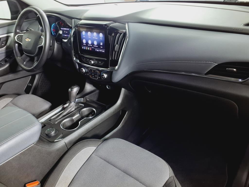 Used 2020 Chevrolet Traverse LT image 21