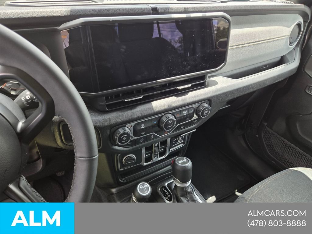 Used 2025 Jeep Wrangler Unlimited Sport AWD/4WD image 27