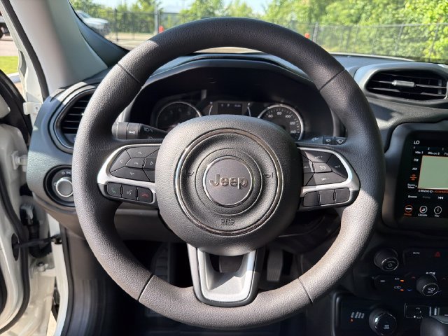 Used 2023 Jeep Renegade Latitude AWD/4WD image 17
