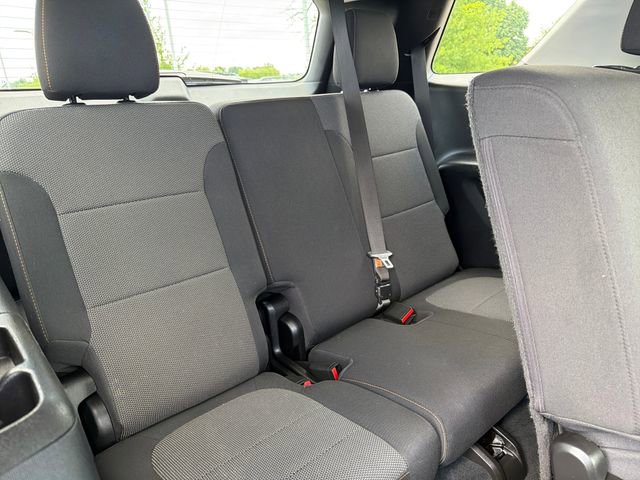 Used 2021 Chevrolet Traverse LS FWD image 23