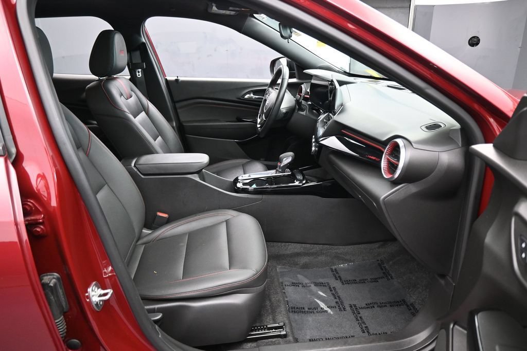 Used 2024 Chevrolet Trax RS w/ Sunroof Package FWD image 40