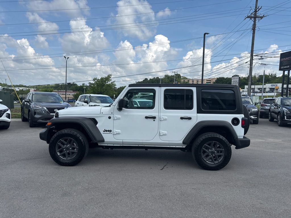 Used 2025 Jeep Wrangler Unlimited Sport AWD/4WD image 4