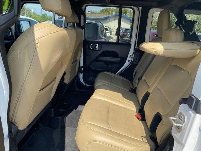Used 2019 Jeep Wrangler Unlimited Sahara w/ Advanced Safety Group image 9