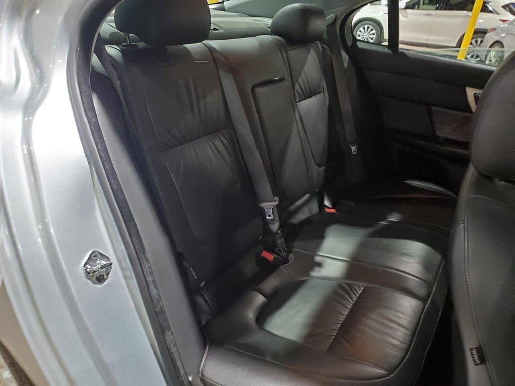 Used 2009 Jaguar XF Luxury image 16