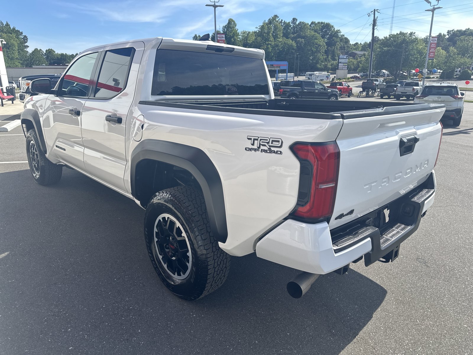 Used 2024 Toyota Tacoma TRD Off-Road AWD/4WD image 6