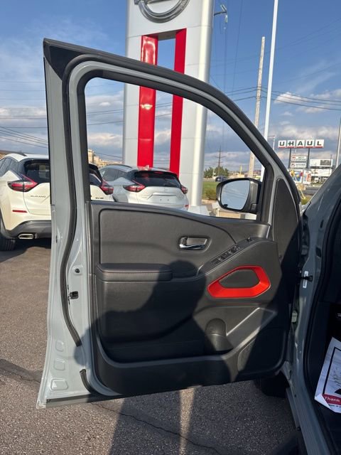 Certified 2025 Nissan Frontier PRO-4X image 10