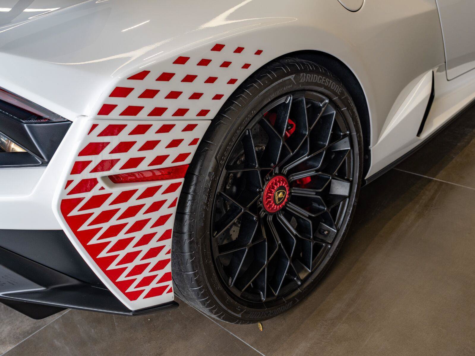 Used 2022 Lamborghini Huracan STO RWD image 31