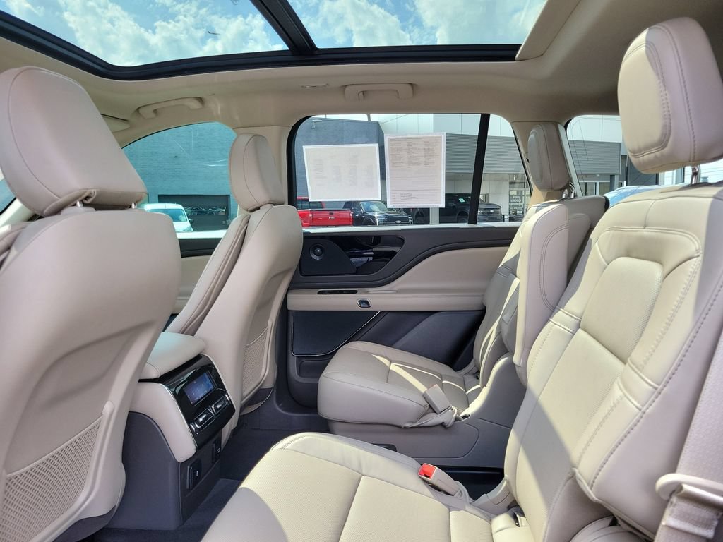 Certified 2024 Lincoln Aviator Reserve w/ Equipment Group 201A AWD/4WD image 14