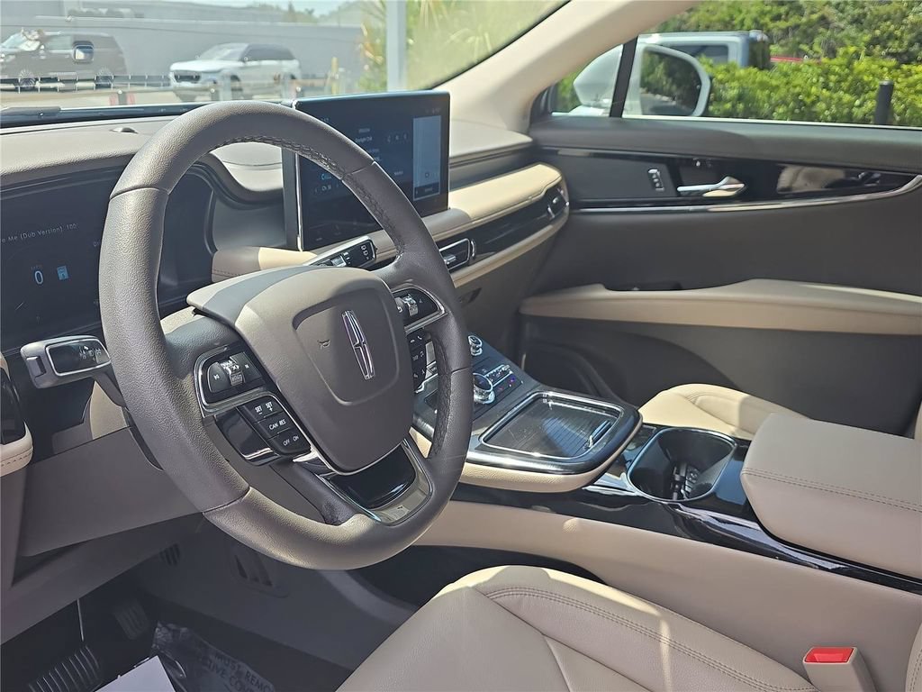 Used 2023 Lincoln Nautilus FWD w/ Premium Package image 18