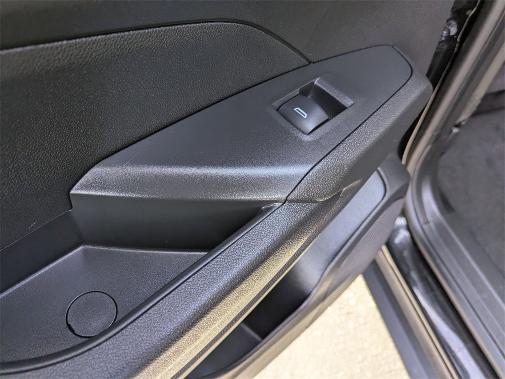 Used 2025 Chevrolet Trax LT w/ LT Convenience Package image 28