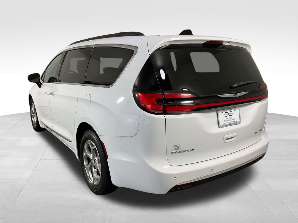 Used 2023 Chrysler Pacifica Limited image 7