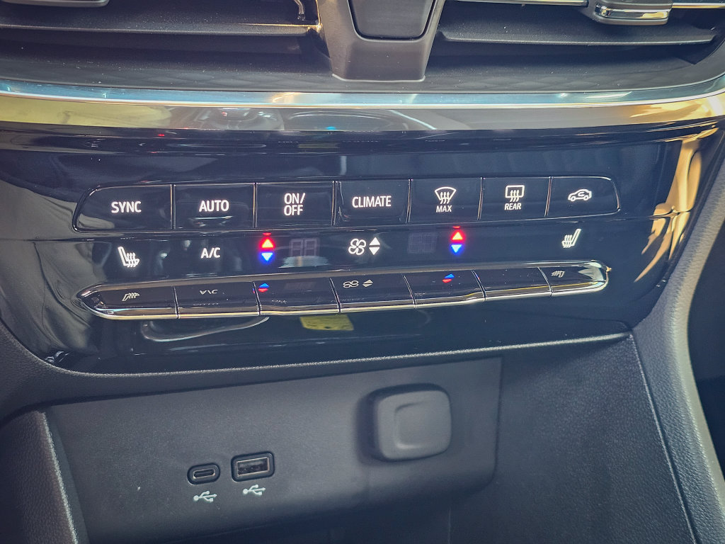 Used 2024 Buick Encore GX Avenir w/ Avenir Convenience Package FWD image 28