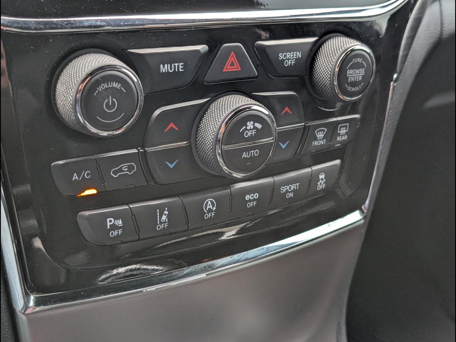 Used 2020 Jeep Grand Cherokee Altitude RWD image 16