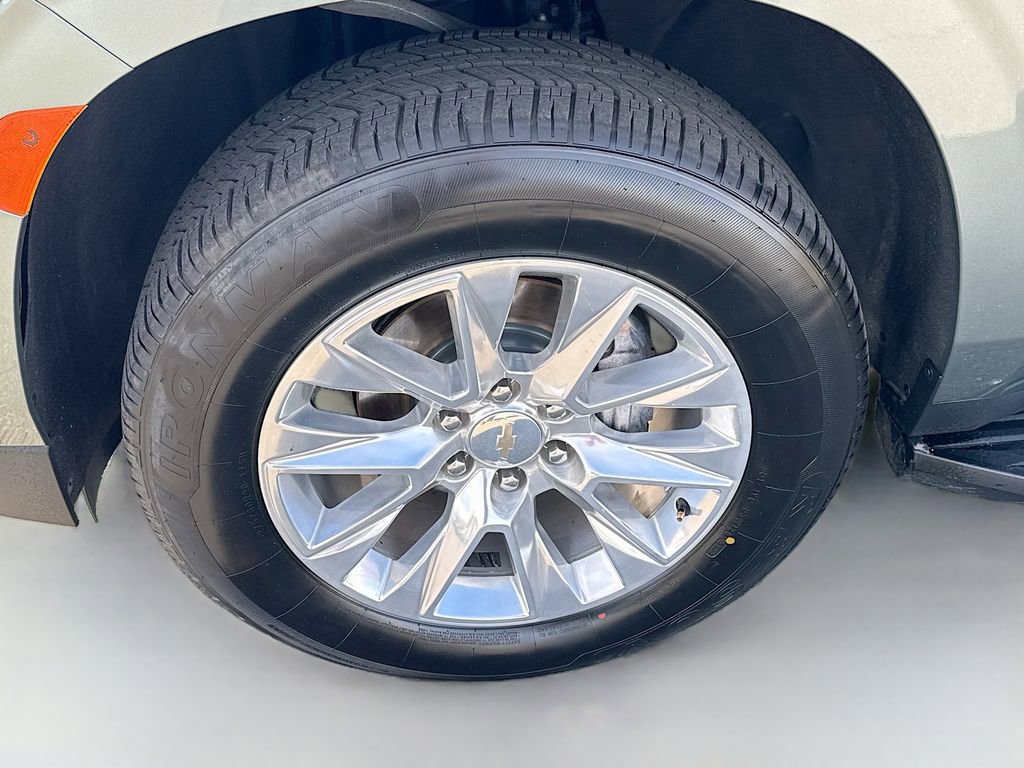 Used 2023 Chevrolet Suburban Premier image 28