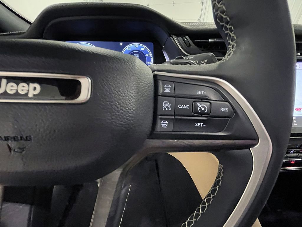 Used 2023 Jeep Grand Cherokee Limited AWD/4WD image 36