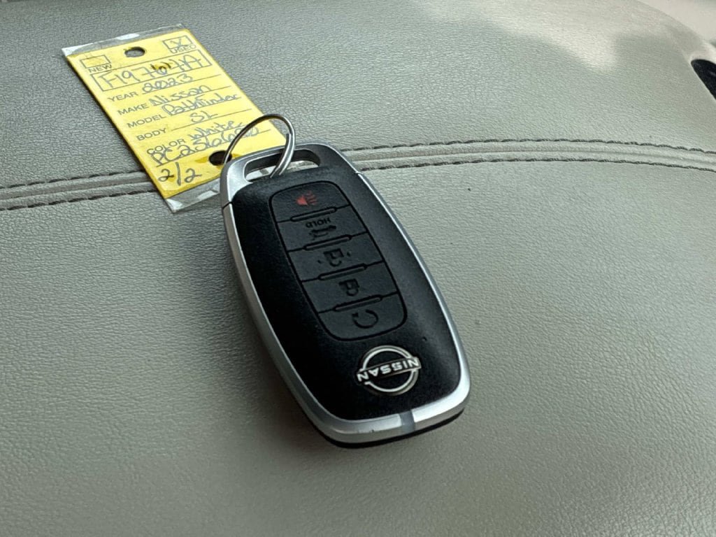 Used 2023 Nissan Pathfinder SL AWD/4WD image 9