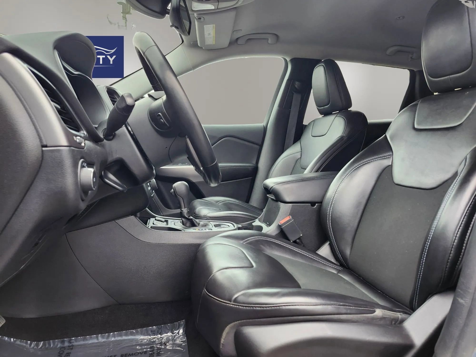 Used 2021 Jeep Cherokee Latitude Plus image 10