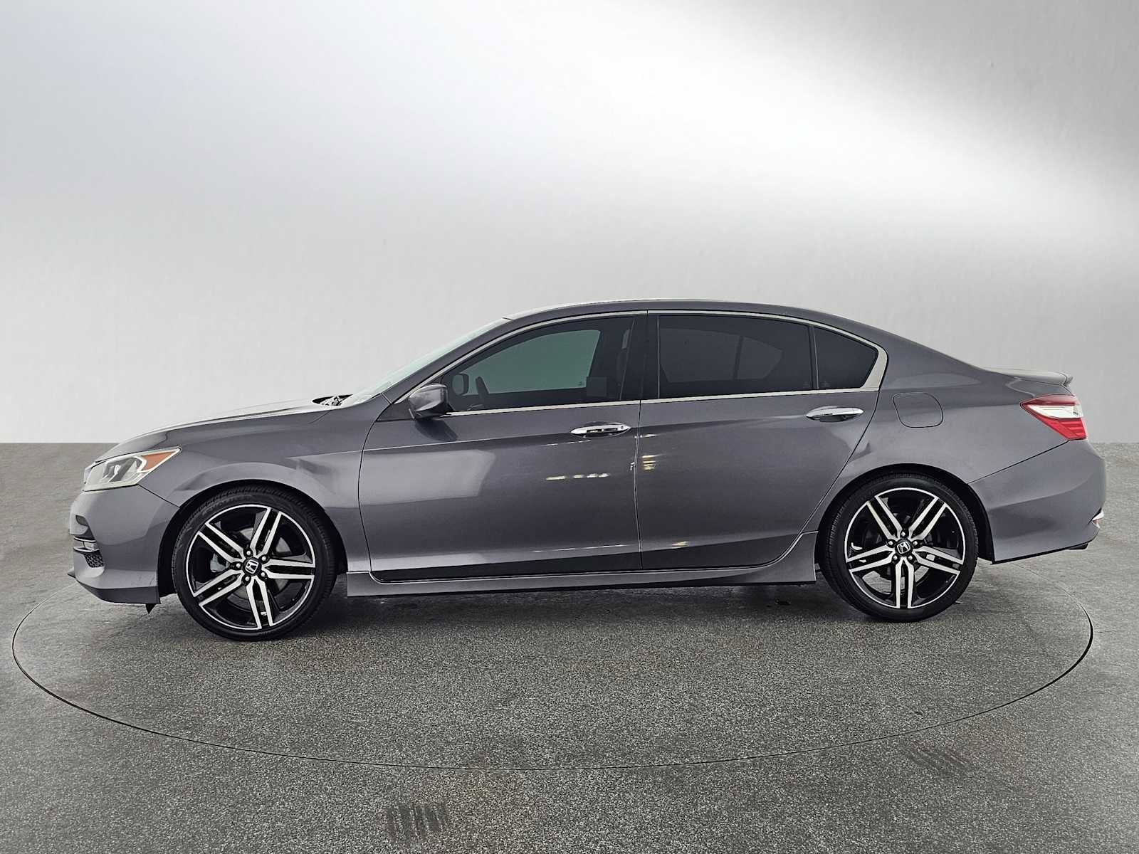 Used 2017 Honda Accord Sport image 6