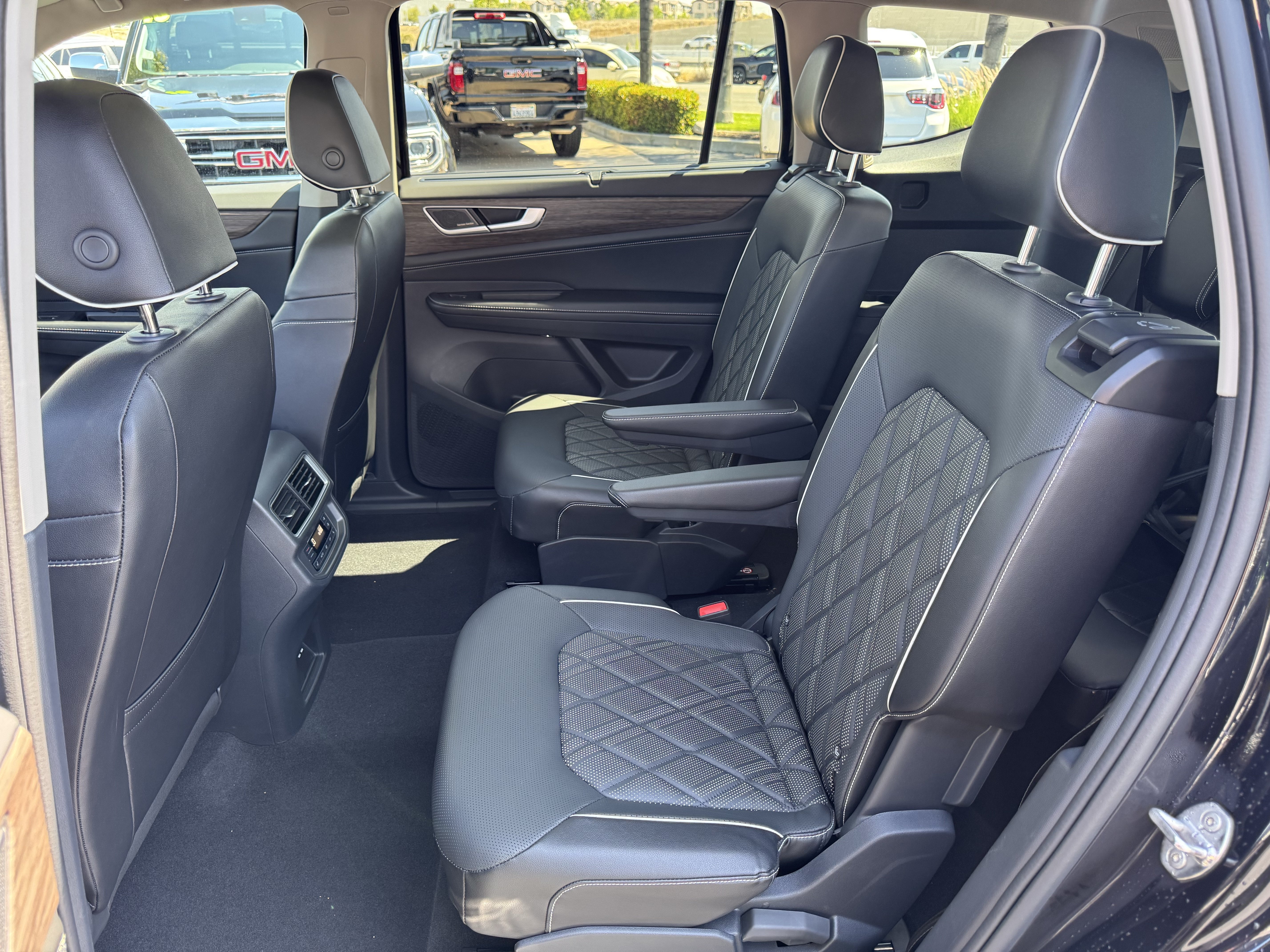 Certified 2024 Volkswagen Atlas SEL Premium R-Line AWD/4WD image 32