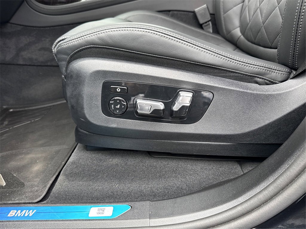 Used 2025 BMW X7 xDrive40i w/ Parking Assistance Package image 25