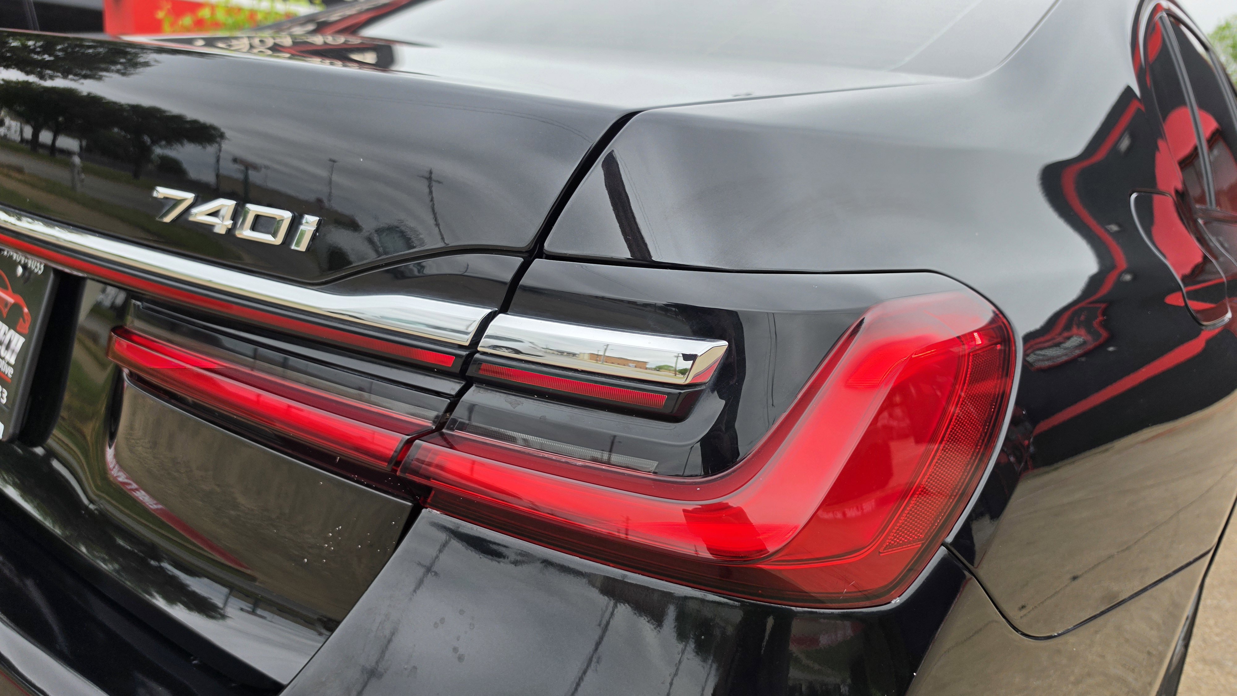 Used 2021 BMW 740i w/ M Sport Package image 9