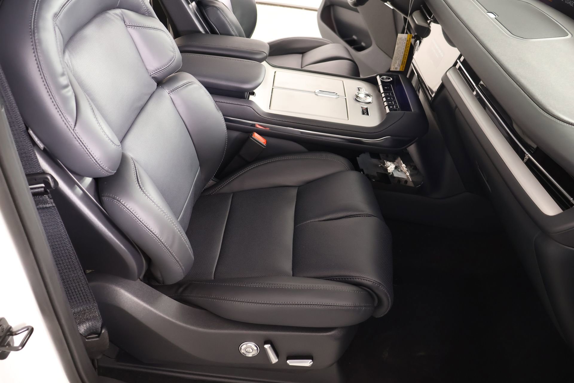 New 2026 Lincoln Navigator Reserve w/ Jet Appearance Package image 14